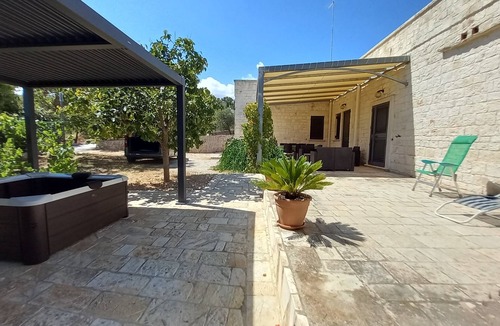 Locorotondo Cottage | Authentic Stone Villa with Hot Tub | Valle d'Itria View | Near Alberobello & Sea