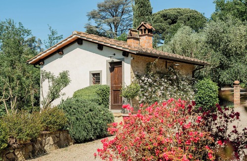 Casalguidi House | Authentic Tuscan Farmhouse with a Private Pool, Garden, and 7 Bedrooms