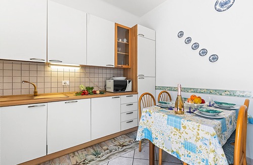 San Bartolomeo al Mare Apartment | Baia Serena with Terrace & Parking, San Bartolomeo al Mare, Italy
