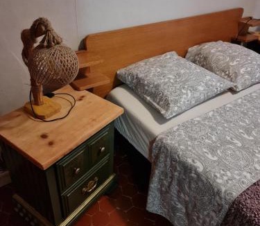 Moulinet Bed & Breakfast | Baieta Chambre rouge