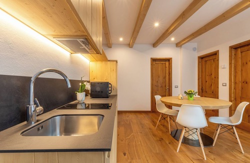 Isolaccia Apartment | Baita La Cascata three-room apartment near Bormio with sauna and garden, waterfall view