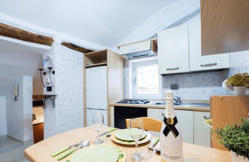 Voltri Apartment | Beach 4M|1BR| A/C| Wi Fi by Tilo