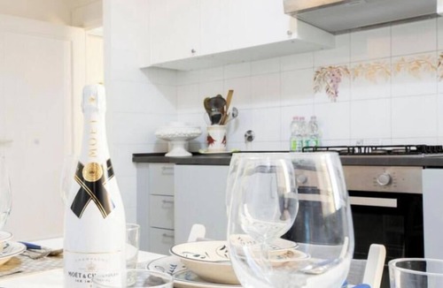 Albaro Apartment | Beach 8M| 2BR| Parking by Tilo