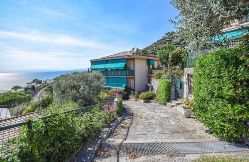 Recco Apartment | Beach front apartment in Recco with WiFi
