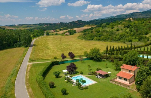 Terranuova Bracciolini Villa | Beautiful private villa for 4 guests with pool, WIFI, TV and pets allowed