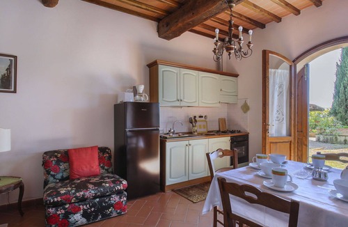 Castelfranco di Sopra Villa | Beautiful apartment in villa for 3 people with WIFI, pool, TV and patio