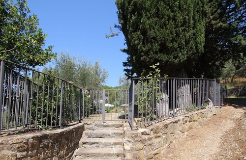 Loro Ciuffenna Villa | Beautiful private villa with private pool, WIFI, TV, patio, pets allowed, panoramic view and par...