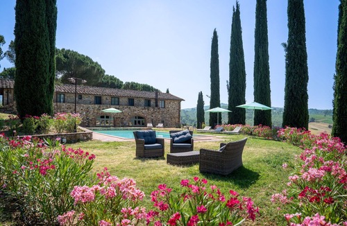 Tavarnelle Val di Pesa Villa | Beautiful apartment in villa with WIFI, pool, TV and panoramic view, close to Greve In Chianti