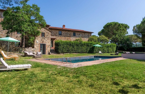 Tavarnelle Val di Pesa Villa | Beautiful apartment in villa with WIFI, pool, TV and panoramic view, close to Greve In Chianti
