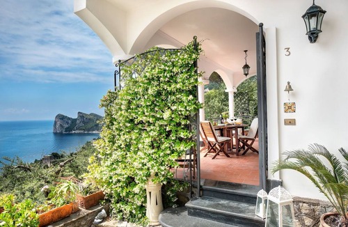 Marina del Cantone Apartment | Beautiful apartment for 4 people with WIFI, TV, balcony and panoramic view, close to Sorrento