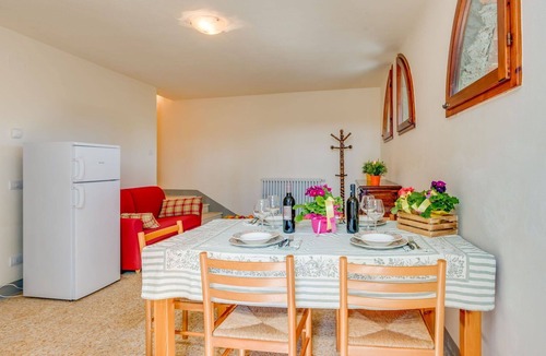 Lamporecchio Villa | Beautiful apartment in villa for 18 people with WIFI, private pool, TV, balcony and pets allowed