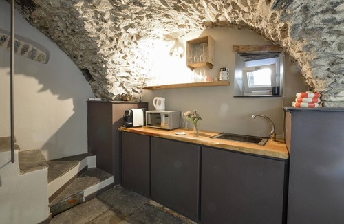 Pieve di Teco Apartment | Beautiful apartment in Pieve di Teco with WiFi