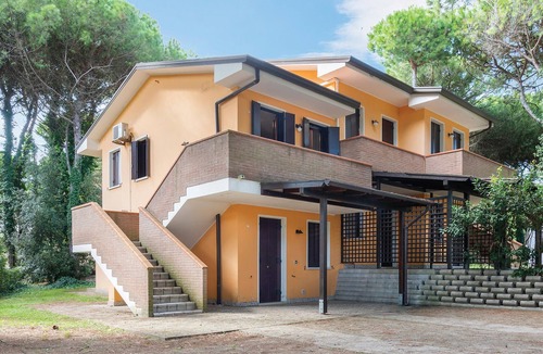 Rosolina Mare Apartment | Beautiful apartment in Rosolina Mare with WiFi