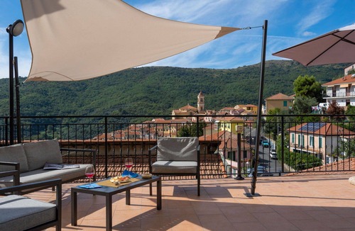 Boscomare Apartment | Beautiful apartment for 6 people with WIFI, pool, TV, patio and panoramic view