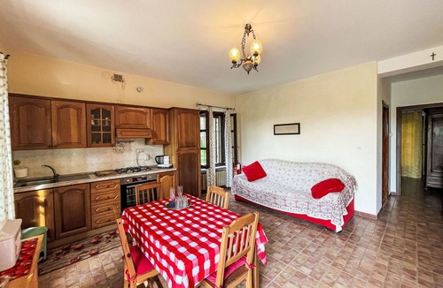Asti Apartment | Beautiful apartment for 4 guests with WIFI, TV, patio, pets allowed and panoramic view