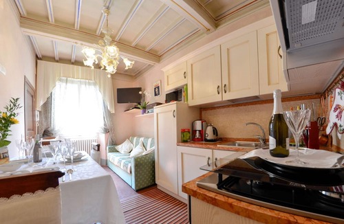 Cortona Old Town Apartment | Beautiful apartment for 2 people with WIFI, A/C, TV and panoramic view
