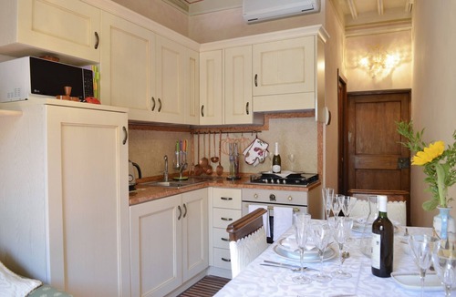 Cortona Old Town Apartment | Beautiful apartment for 2 people with WIFI, A/C, TV and panoramic view