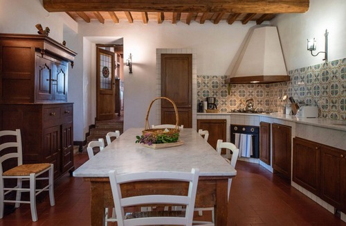 Siena Apartment | Beautiful apartment for 8 people with pool, hot tub, WIFI and pets allowed