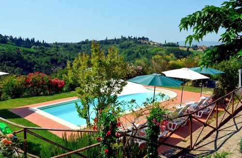 Certaldo Villa | Beautiful apartment in villa for 5 guests with WIFI, pool, A/C, TV, patio, pets allowed and park...
