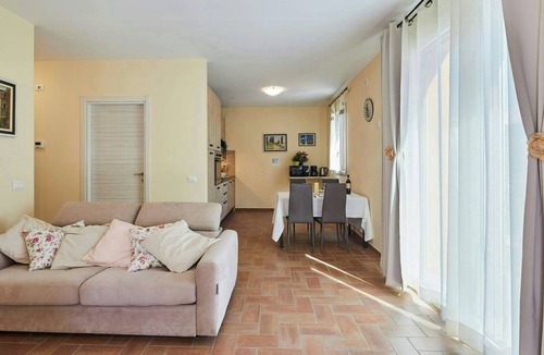 Colle di Compito Apartment | Beautiful apartment near Lucca with pool