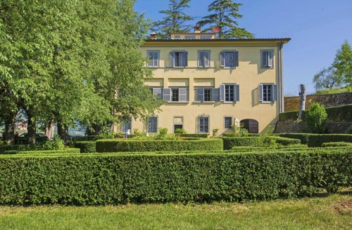 Serravalle Pistoiese Villa | Beautiful private villa for 16 people with private pool, WIFI and TV