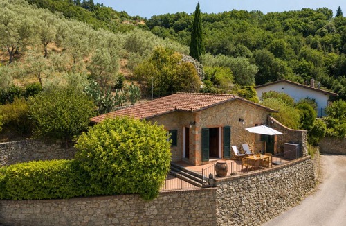 Giugnano House | Beautiful private villa for 4 guests with WIFI, TV, terrace and panoramic view