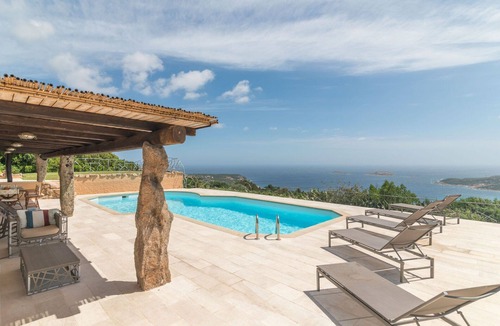 Porto Cervo Villa | Beautiful private villa for 9 people with WIFI, private pool, A/C, TV and patio