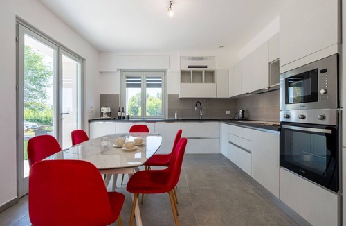 Soglio Villa | Beautiful private villa for 8 people with hot tub, A/C, WIFI, TV, terrace and panoramic view
