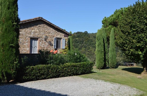 Compignano Villa | Beautiful private villa for 4 guests with pool, WIFI, TV, patio and panoramic view, close to Lucca