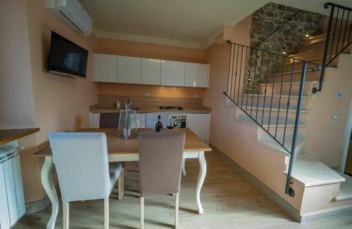 Seggiano House | Beautiful private villa for 4 people with hot tub, WIFI, A/C, TV, terrace and panoramic view