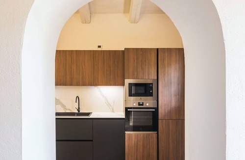 Viterbo Villa | Beautiful private villa for 8 people with hot tub, WIFI, A/C, TV and balcony