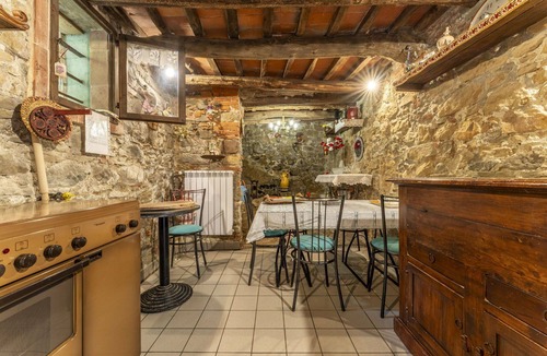 Uzzano Villa | Beautiful private villa for 5 people with private pool, WIFI