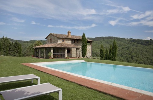 Gaiole in Chianti Villa | Beautiful villa for 16 people with private pool, A/C, WIFI, TV, patio and panoramic view