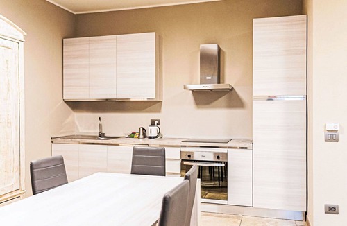 Asti House | Beautiful villa with WIFI, private pool, hot tub, TV, patio, pets allowed and panoramic view