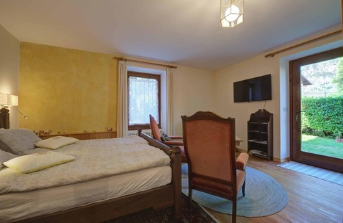 Issogne Bed & Breakfast | Bed and Breakfast 'Il Pellegrino' with Mountain Views, Shared Garden and Wi-Fi