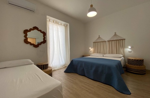 Sant'Isidoro Bed & Breakfast | Bed and Breakfast 'Isid'Oro Rooms - Camera 1' with Balcony, Wi-Fi and Air Conditioning