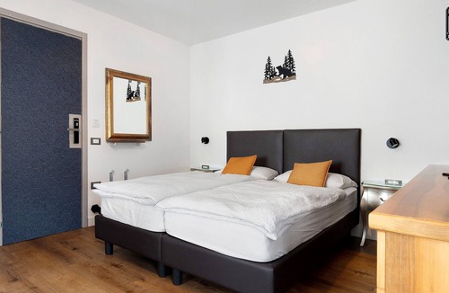 Pellizzano Bed & Breakfast | Bed and Breakfast 'Pellizzano' with Balcony and Wi-Fi