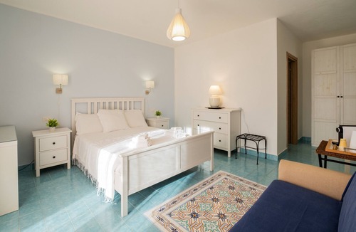Santa Caterina Bed & Breakfast | Bed and Breakfast 'Cala D'Aspide - Camera Vista Mare' with Sea View, Wi-Fi and Air Conditioning