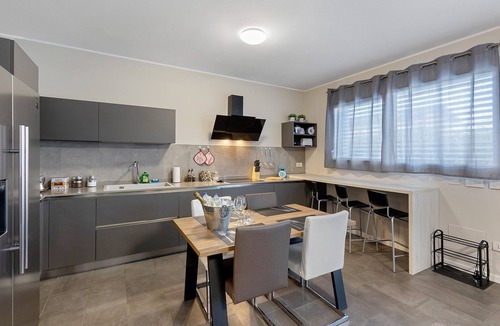 Peschiera del Garda Apartment | Bellavista Luxury Home Apartment with Private Pool, Wi-Fi, and Air Conditioning