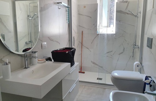 Albaro Apartment | Blue Wave Residence in Genova/3-bedroomt/Central and near to all necessities