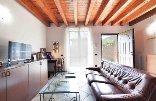 Borgo di Terzo Apartment | Borgo di Terzo Bifocale in Centro storico Check in 24h Fast Wi-Fi Bus 500m