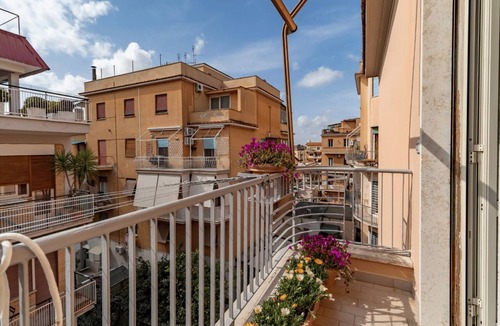 Aurelio Apartment | Bright Design Apartment near Vatican – Balcony & AC