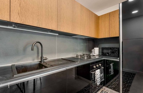 Santo Stefano di Magra Apartment | Cà del Magra is a newly built one-bedroom apartment designed to welcome you into an atmosphere of peace and comfort in the heart of Santo Stefano di Magra. Set within a quiet and private courtyard, it is the perfect choice for those looking to unwind wh