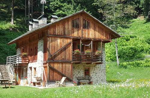 Rabbi Apartment | 'Camera Castel Pagan' with Mountain View and Garden