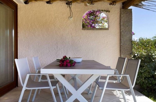 La Conia Villa | Cannigione | 2BR Villa with Private Garden-Quiet Area Near Beaches-Sleeps 4-Fed6