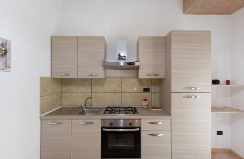 Piazza-Tralia-Pendolo Apartment | Casa Anna Standard Faito View in Pimonte – Comfort e Vista Montagna