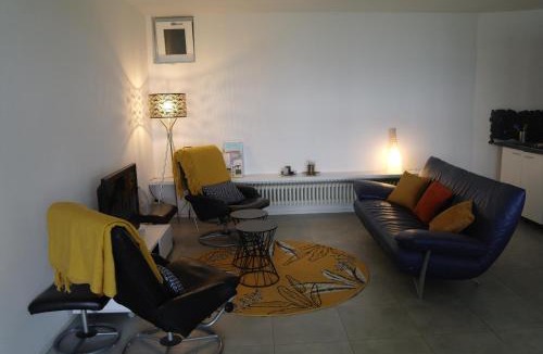 Castino Apartment | casa banana