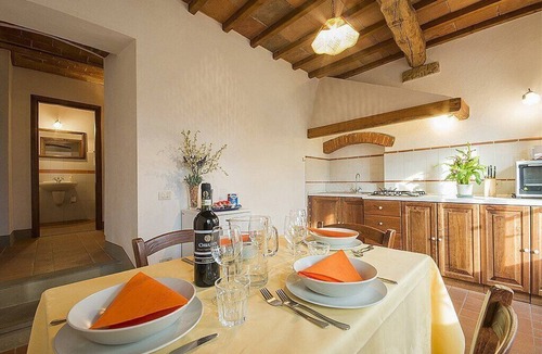 Grassina House | Casa Bonannia I: A romantic and welcoming one-story apartment in the characteristic style of the Tuscan countryside.