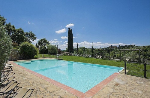 Grassina House | Casa Bonannia I: A romantic and welcoming one-story apartment in the characteristic style of the Tuscan countryside.