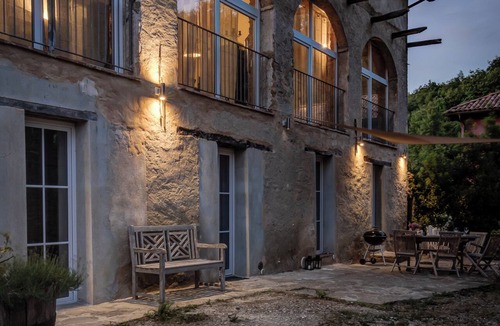 Cortemilia Apartment | Casa Coniglio, Cascine Crema: Modern apartment, large pool, pool house, billiards.